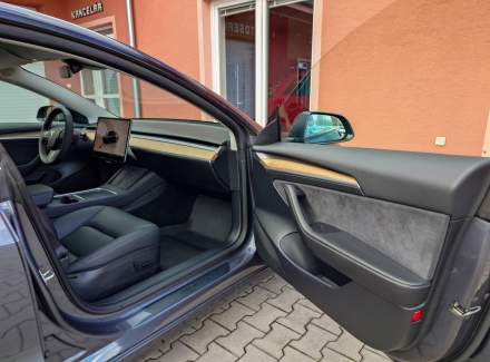 Tesla - Model 3