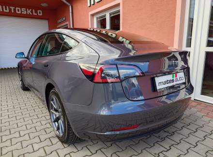Tesla - Model 3