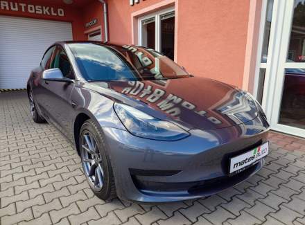 Tesla - Model 3