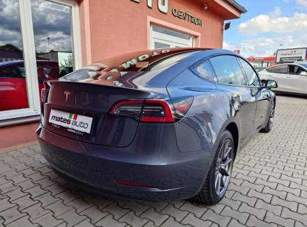 Tesla - Model 3