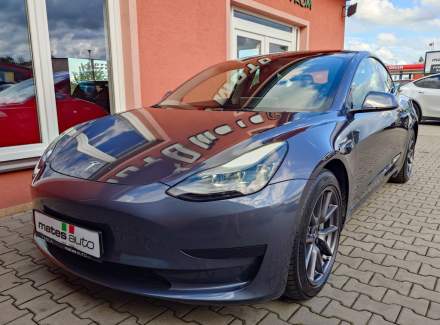Tesla - Model 3