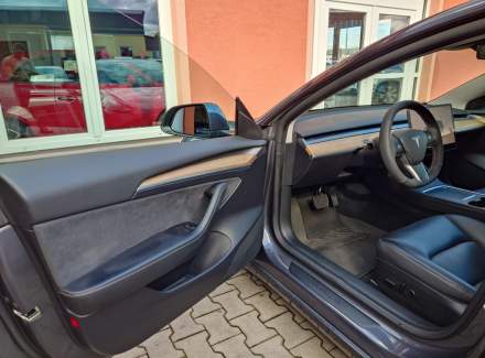 Tesla - Model 3