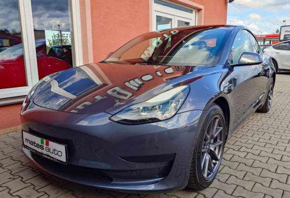 Tesla - Model 3