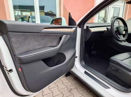 Tesla - Model Y