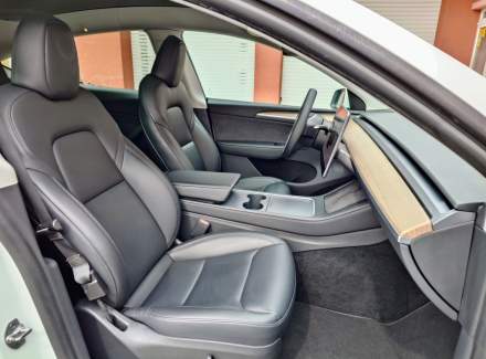 Tesla - Model Y