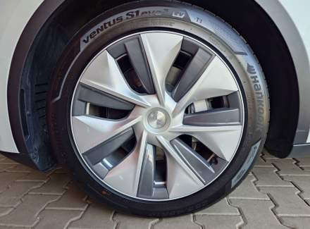 Tesla - Model Y