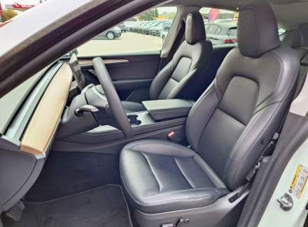 Tesla - Model Y