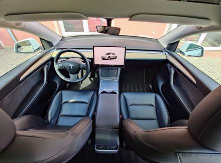 Tesla - Model Y