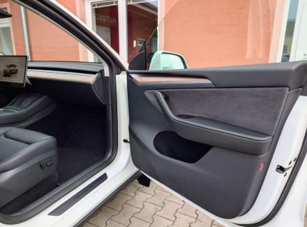 Tesla - Model Y