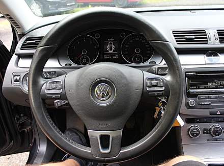 Volkswagen - Passat