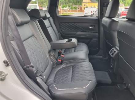 Mitsubishi - Outlander