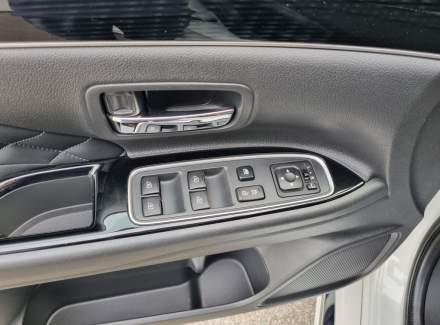 Mitsubishi - Outlander