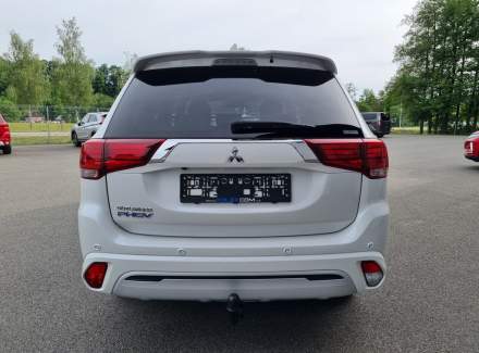 Mitsubishi - Outlander