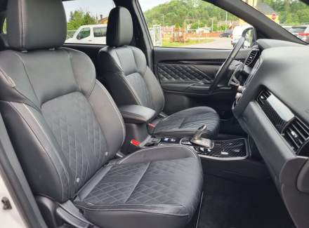 Mitsubishi - Outlander