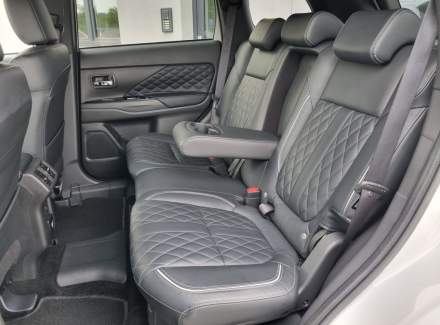 Mitsubishi - Outlander