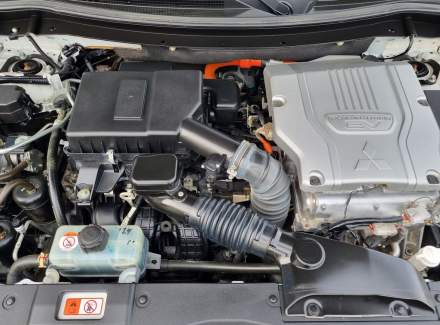Mitsubishi - Outlander