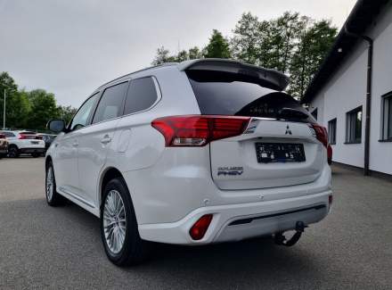 Mitsubishi - Outlander