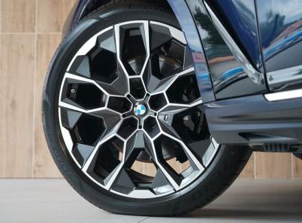 BMW - X7