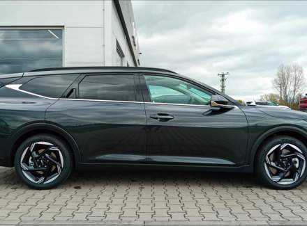 Kia - K4