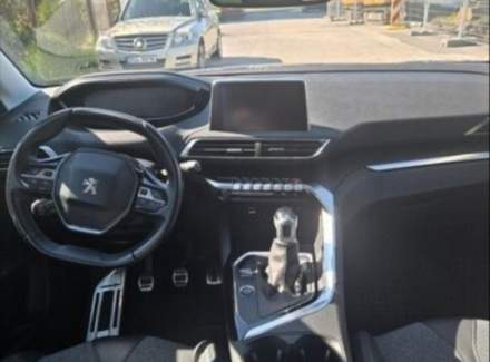 Peugeot - 5008