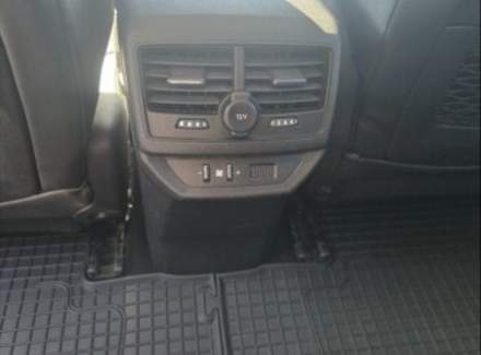 Peugeot - 5008
