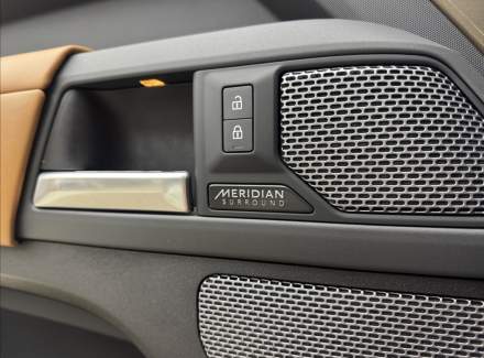 Land Rover - Defender
