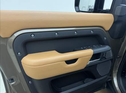 Land Rover - Defender