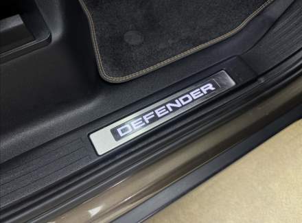 Land Rover - Defender
