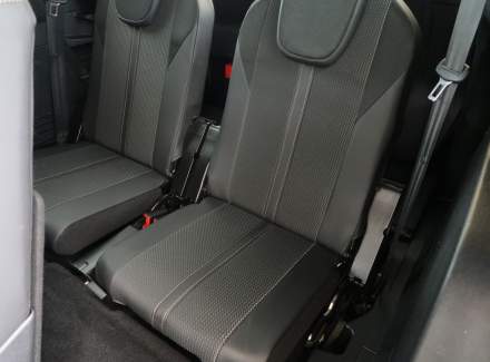 Peugeot - 5008