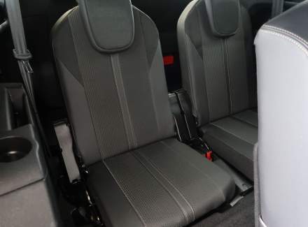 Peugeot - 5008