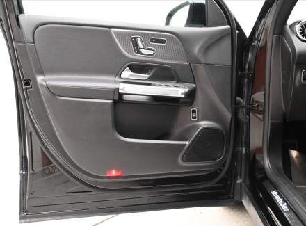 Mercedes-Benz - GLB