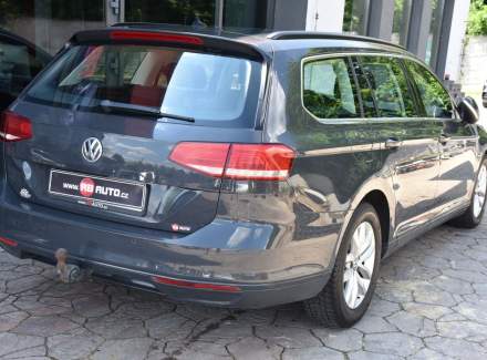 Volkswagen - Passat