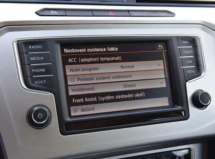 Volkswagen - Passat