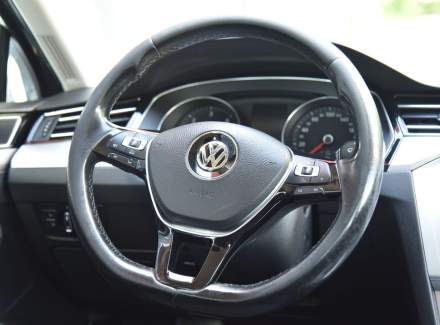 Volkswagen - Passat