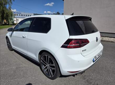Volkswagen - Golf