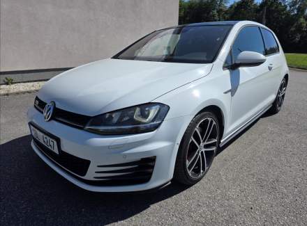 Volkswagen - Golf