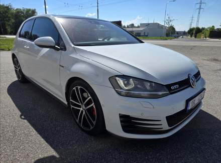 Volkswagen - Golf