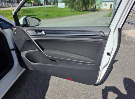 Volkswagen - Golf