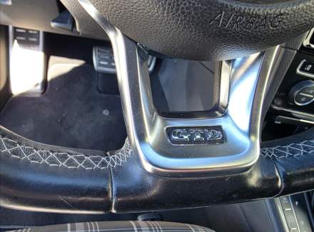 Volkswagen - Golf
