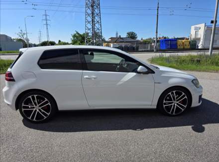 Volkswagen - Golf