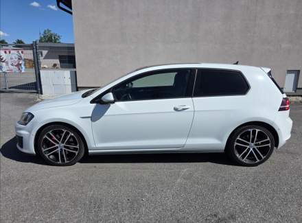 Volkswagen - Golf