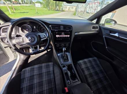 Volkswagen - Golf