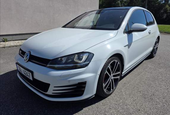 Volkswagen - Golf