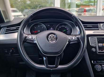 Volkswagen - Passat