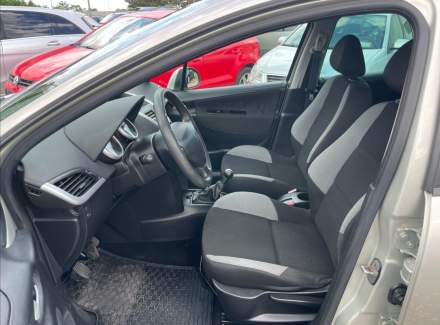 Peugeot - 207