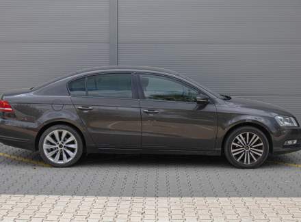 Volkswagen - Passat