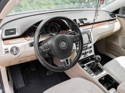 Volkswagen - Passat