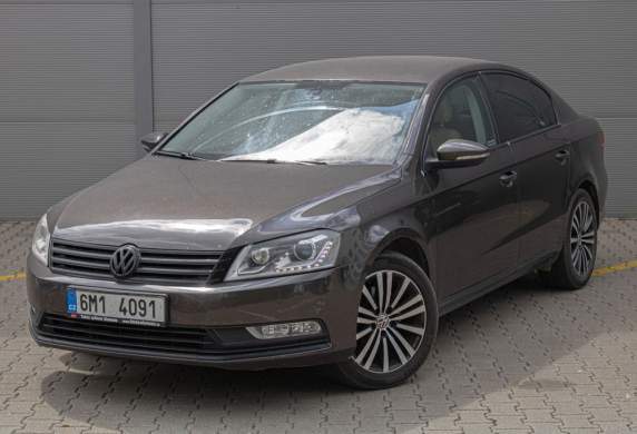 Volkswagen - Passat