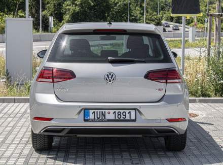Volkswagen - Golf