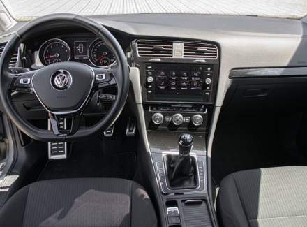 Volkswagen - Golf